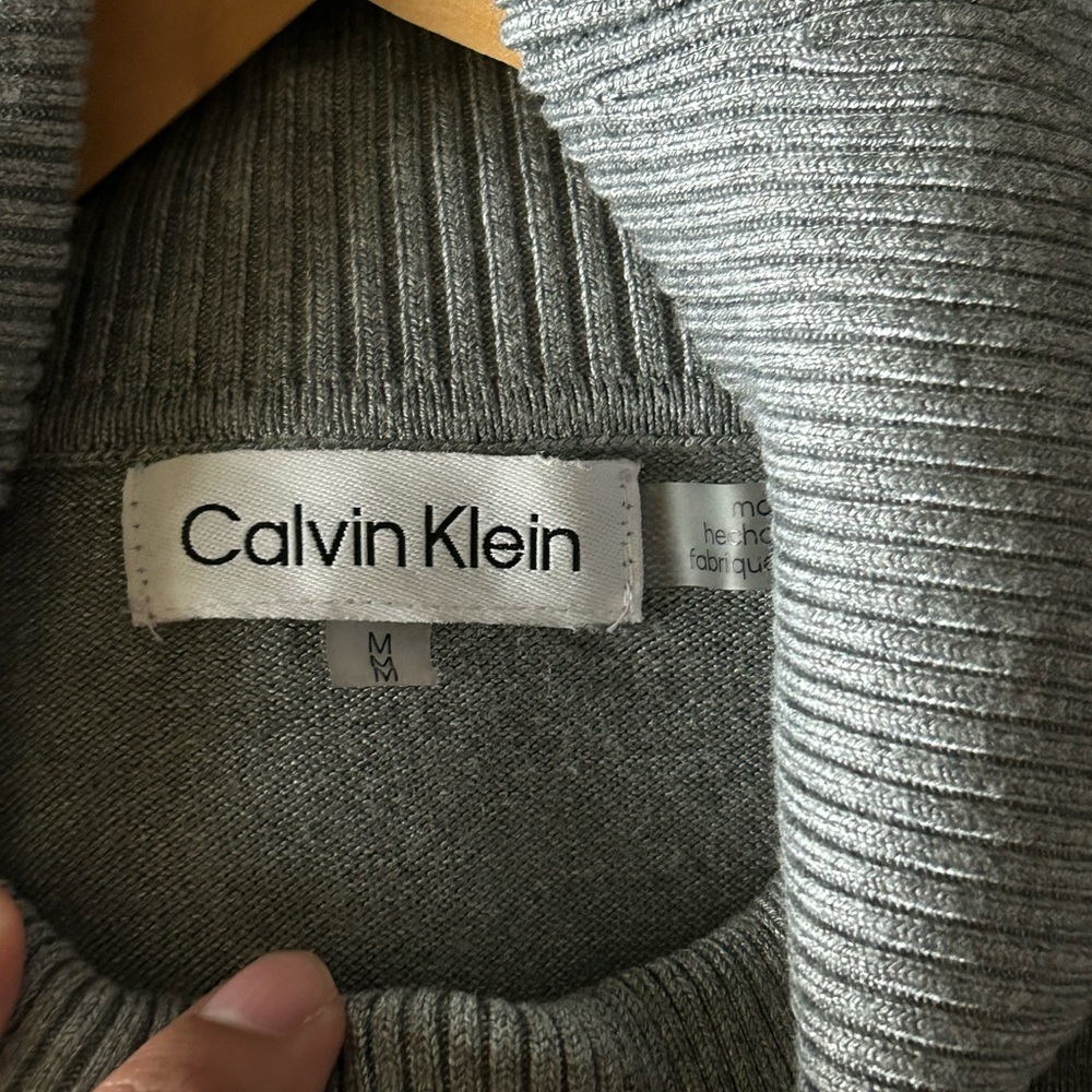 CALVIN KLEIN Two toned Turtleneck Sweater | Size: M - Picture 5 of 5